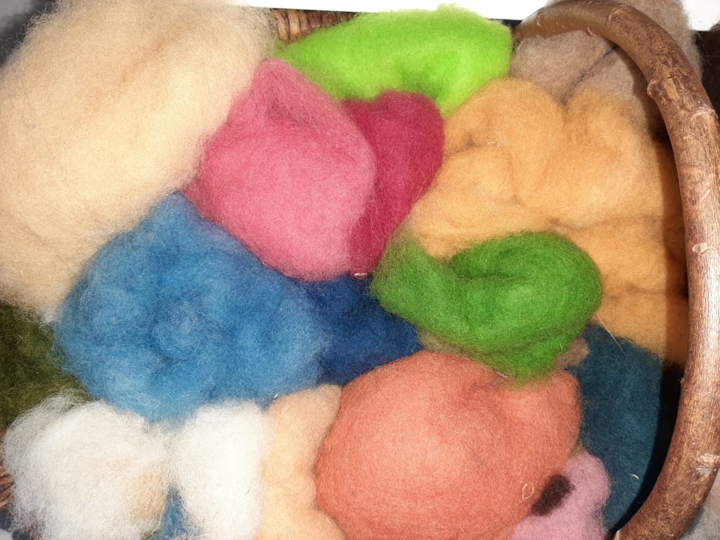 Schafwolle, pflanzengefärbtes Schafwollvlies